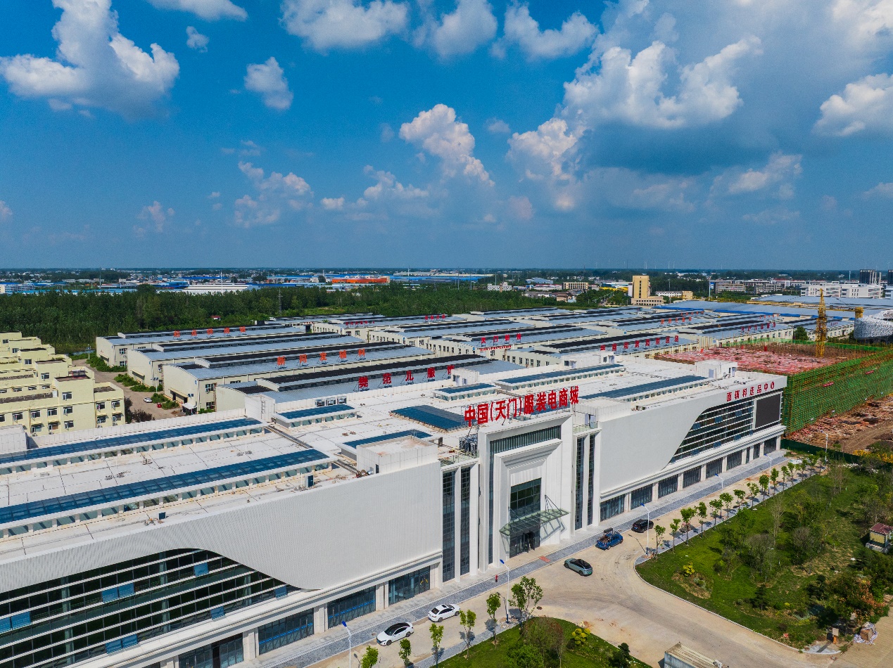 九游娱乐：数万“服二代”返乡创业：拼多多“千亿扶持”助力天门打造服装电商新城(图2)