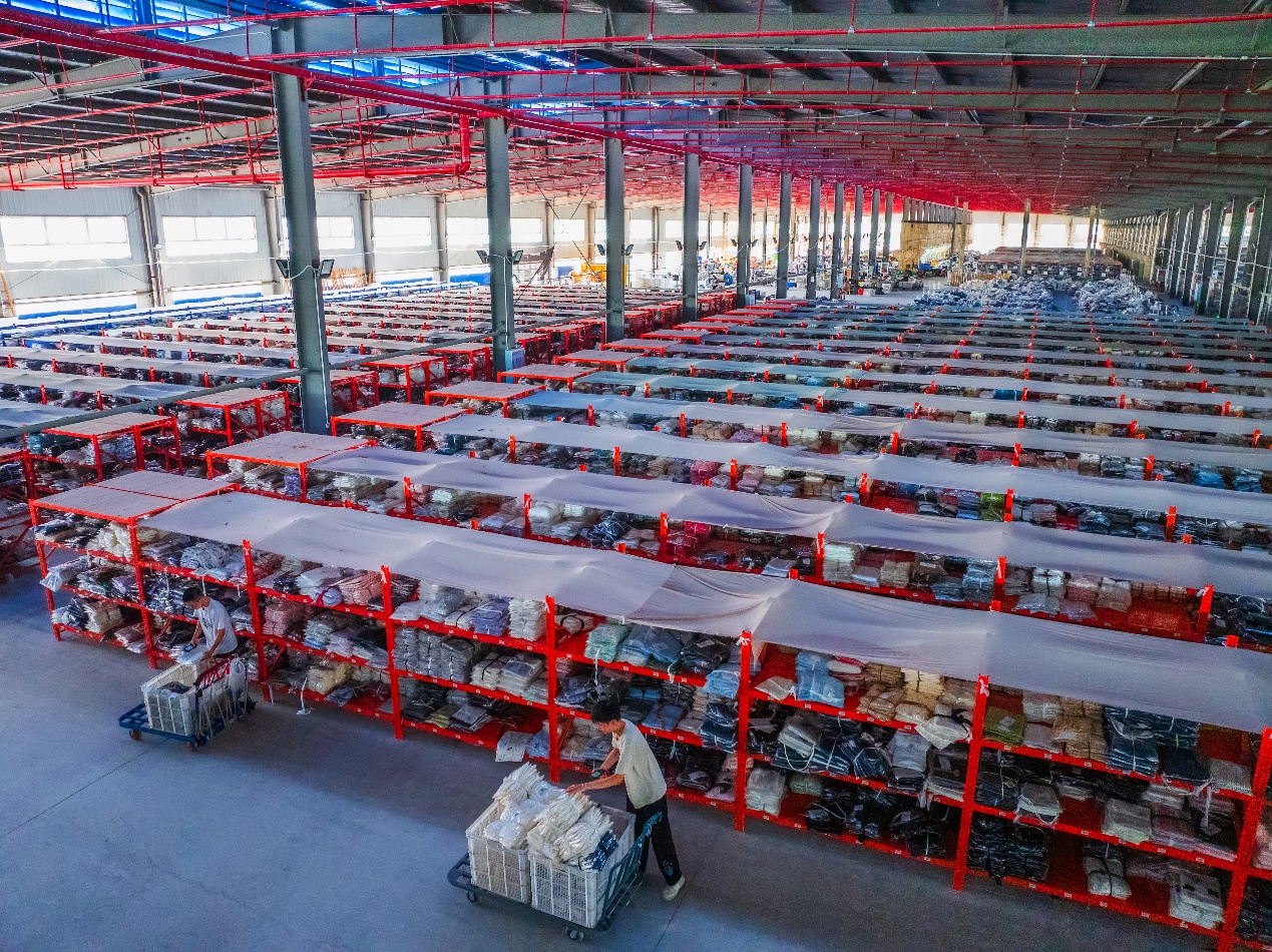 九游娱乐：数万“服二代”返乡创业：拼多多“千亿扶持”助力天门打造服装电商新城(图3)