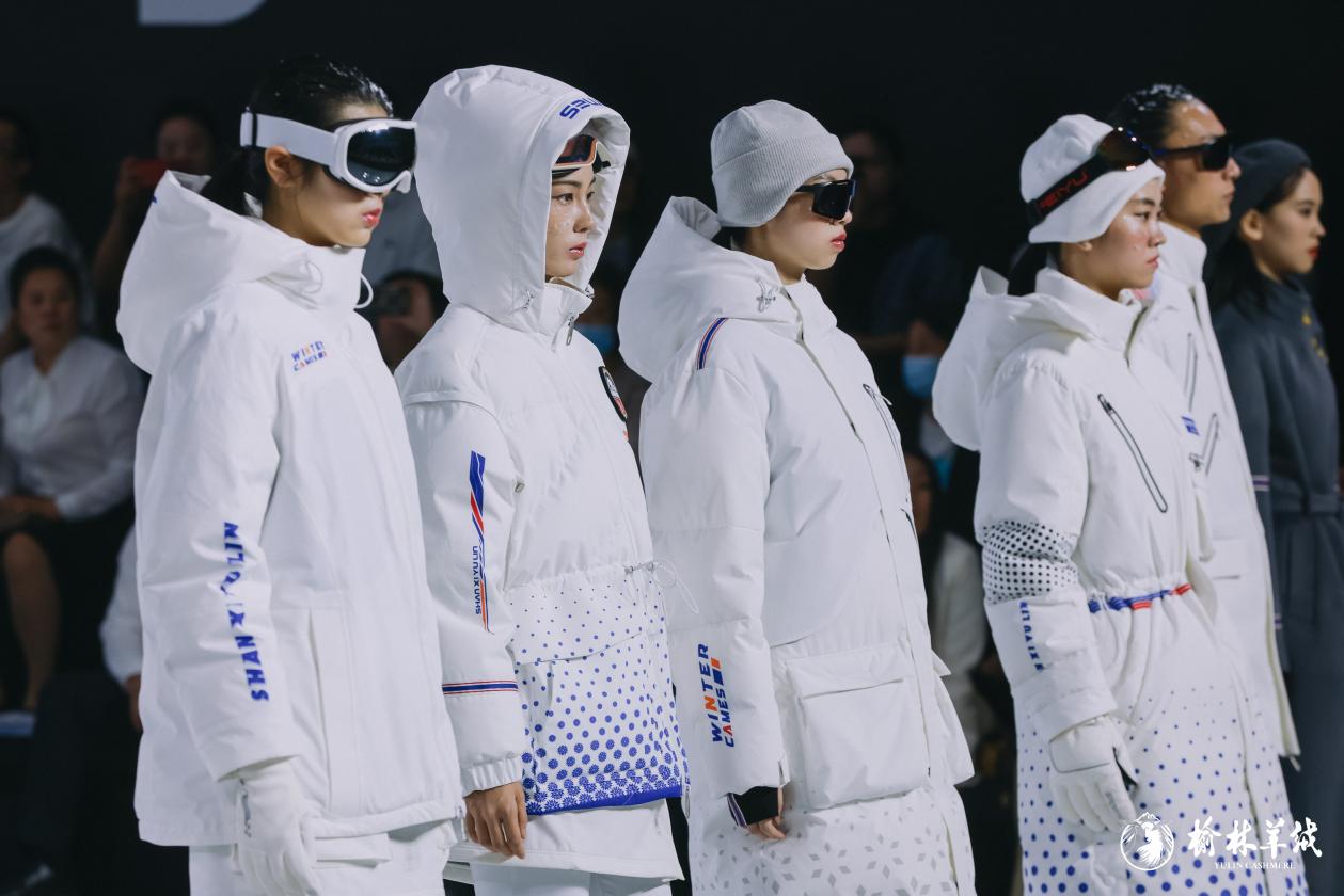 九游娱乐平台：创意设计赋能产业发展2025中国榆林羊绒毛服饰设计大赛总决赛圆满落幕(图2)