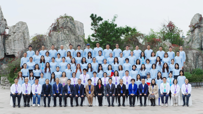 九游娱乐网站：技冠群雄！张红专夺得纺织行业纺织面料设计师（图案设计）职业技能竞赛全国决赛一等奖(图14)