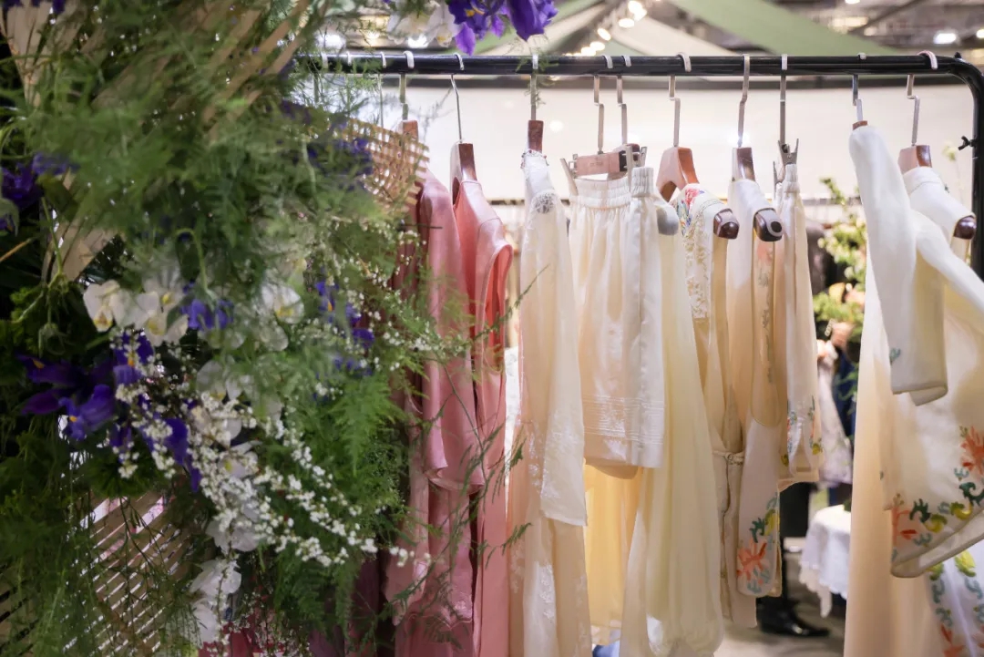 九游娱乐网站：CHIC2026（春季）｜“冬季时装”展区：把“冬产品”做成“热生意”(图1)