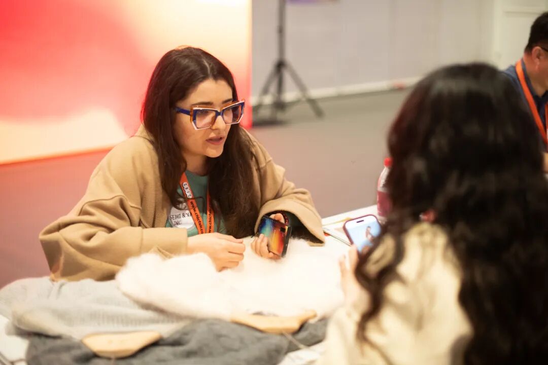 九游娱乐网站：CHIC2026（春季）｜“冬季时装”展区：把“冬产品”做成“热生意”(图8)