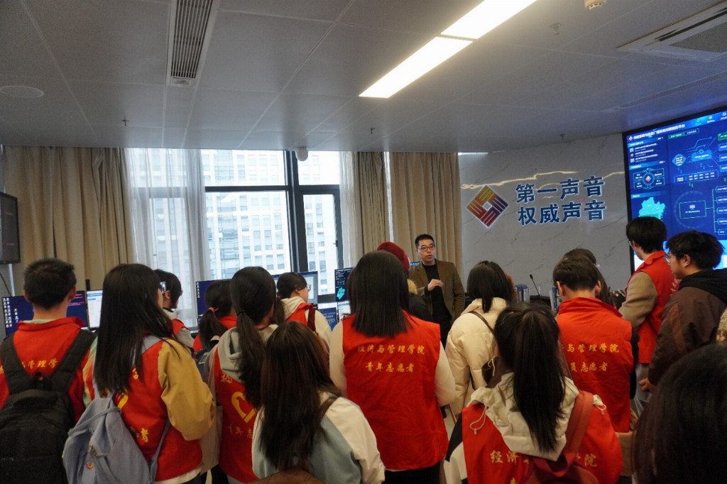 九游娱乐平台：局校互动探“风云”协同育人筑安全福州大学经管学院气象应急管理主题活动走近福建气象(图5)