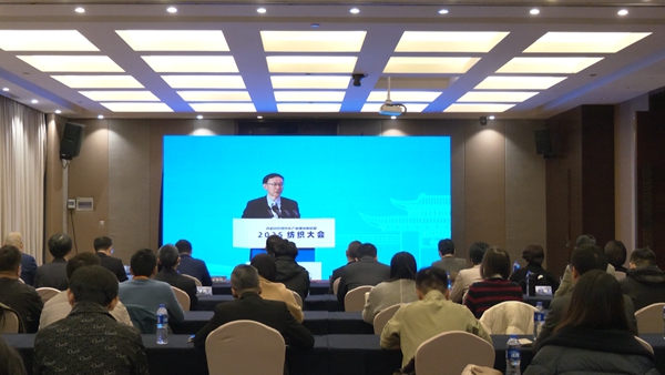 九游娱乐：聚势共青城赋能暖经济！2025纺织服装创新年会暨共青城羽绒产业发展大会圆满举行(图1)