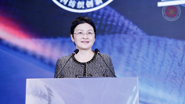 九游娱乐：聚势共青城赋能暖经济！2025纺织服装创新年会暨共青城羽绒产业发展大会圆满举行(图7)