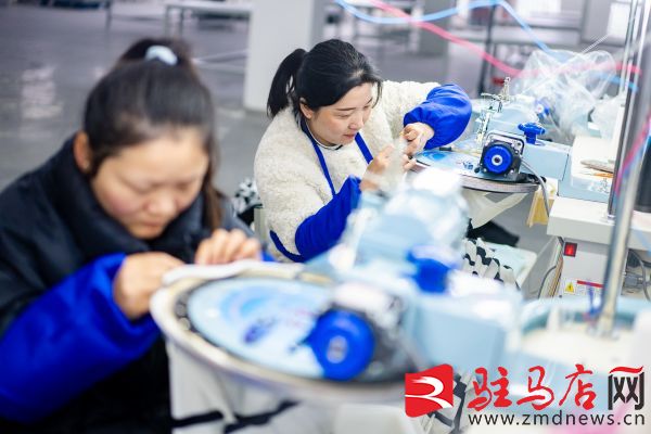 九游娱乐平台：嫘祖故里织就服装闪耀全球(图1)