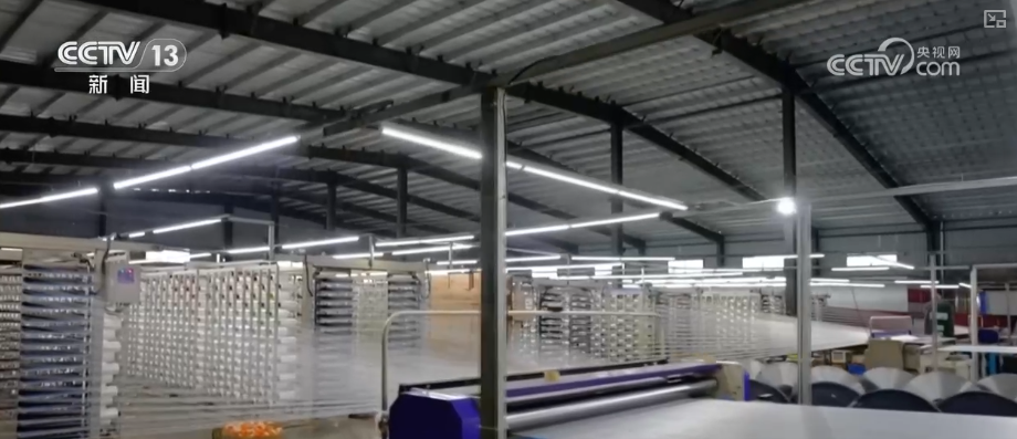 九游娱乐网站：迈过“数据关”“工艺关”数智化改造打开纺织企业破局之路实现价值跃升(图2)