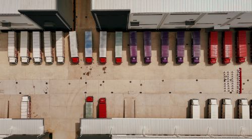 九游娱乐网站：小单快反+绿色生产！SHEIN如何一边发展一边减碳？(图2)