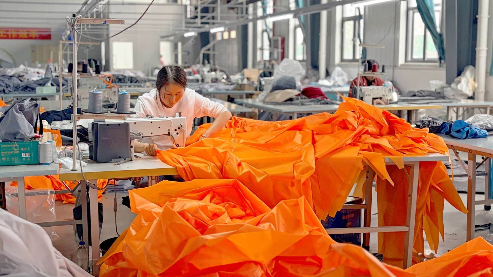 九游娱乐平台：【信阳“链”上“新”力量】千丝万缕织就“新”生活——信阳“六新两品”重点产业链群高质量发展系列报道之五(图5)