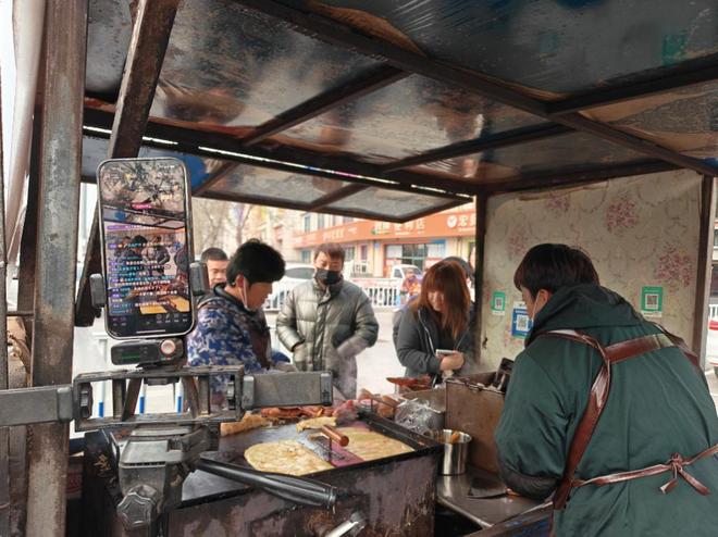 九游娱乐：流量退去之后“粥饼伦”白献英：挣自己认知范围内的钱(图3)