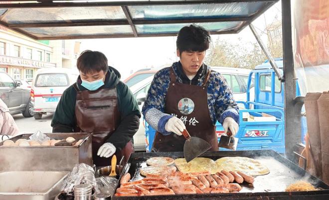 九游娱乐：流量退去之后“粥饼伦”白献英：挣自己认知范围内的钱(图2)