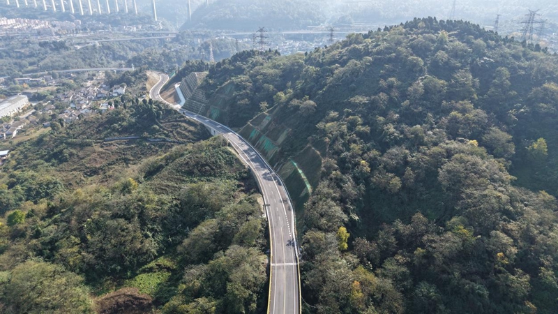 九游娱乐网站：贵州息烽：一条“动脉”串起产业与民心(图2)